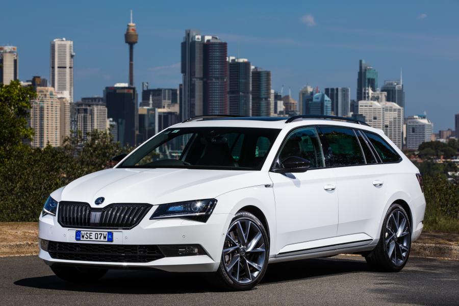  Skoda Superb Wagon 4x4 SportLine 2017 года  (AU) (фото 2 из 16)